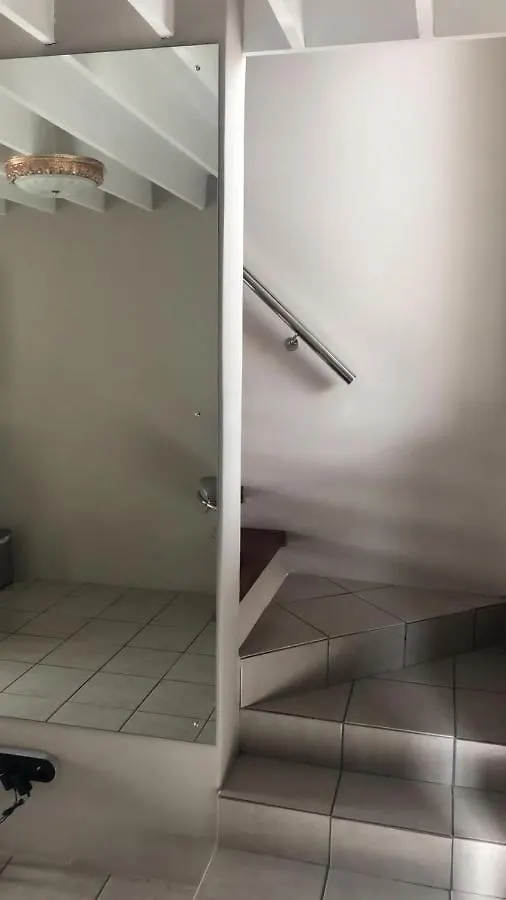 Exclusive Townhouse Newton Park Apartment