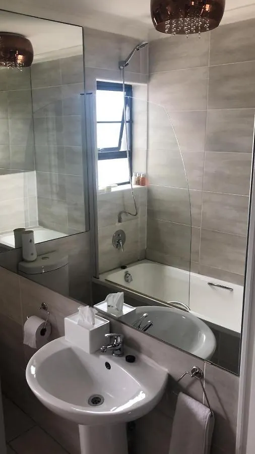 Exclusive Townhouse Newton Park Apartment